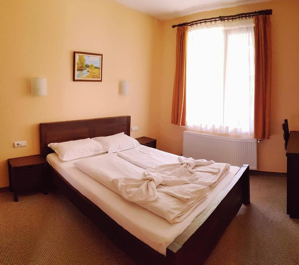 Family Hotel Chiflik Hills 外观 照片