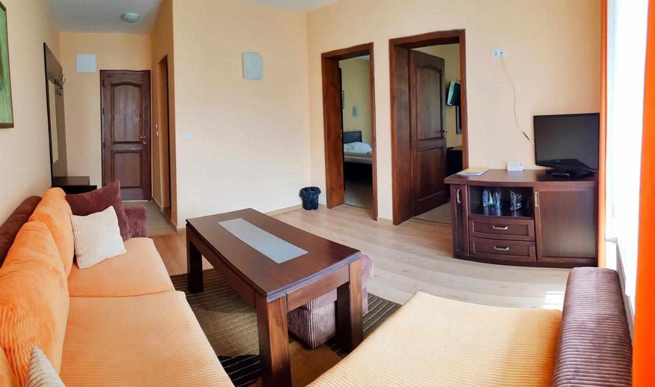 Family Hotel Chiflik Hills 外观 照片