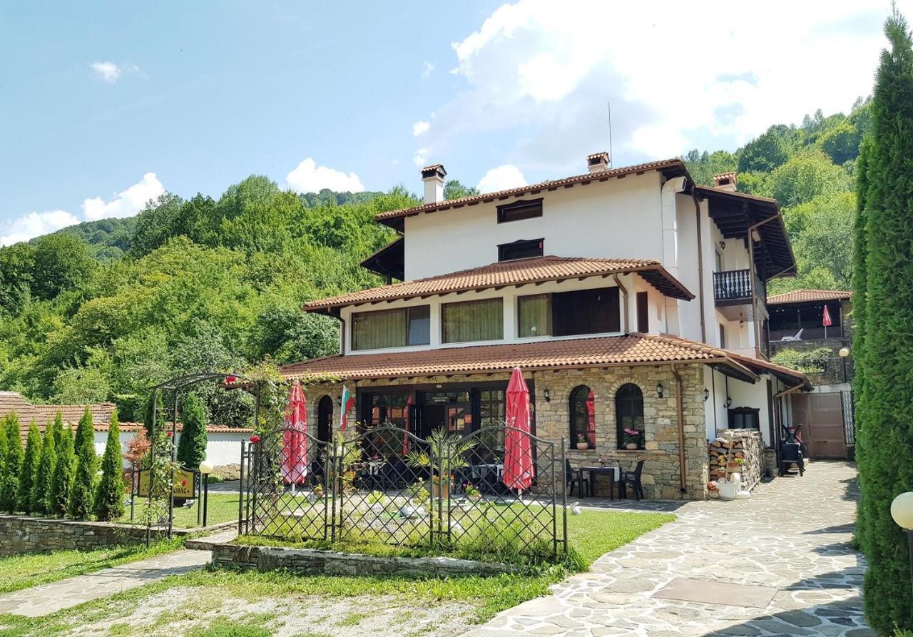 Family Hotel Chiflik Hills 外观 照片