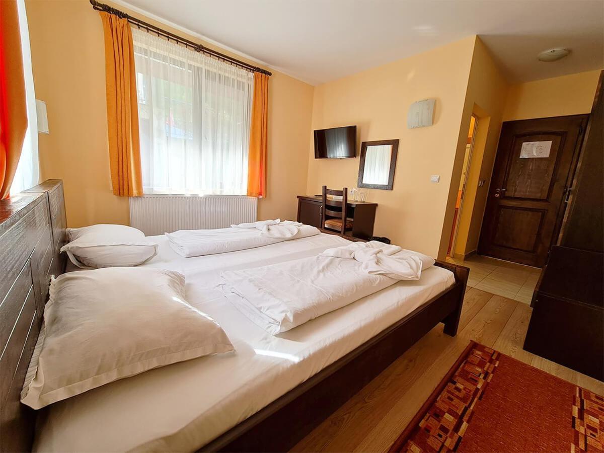 Family Hotel Chiflik Hills 外观 照片