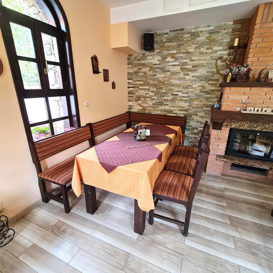Family Hotel Chiflik Hills 外观 照片