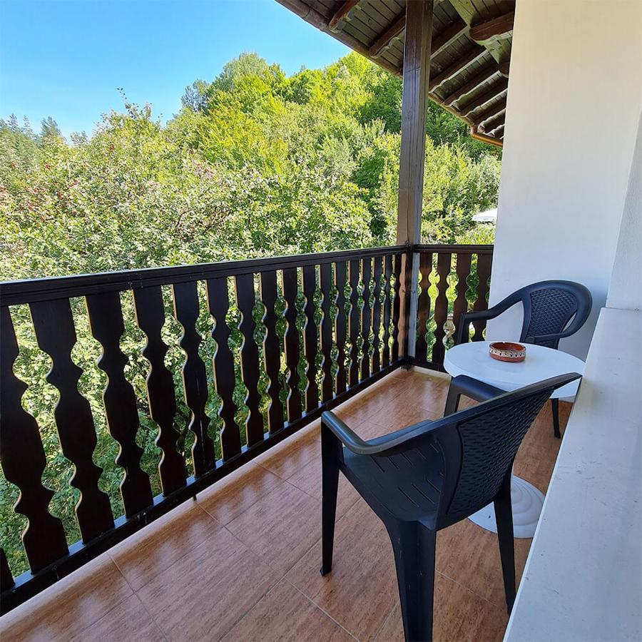 Family Hotel Chiflik Hills 外观 照片