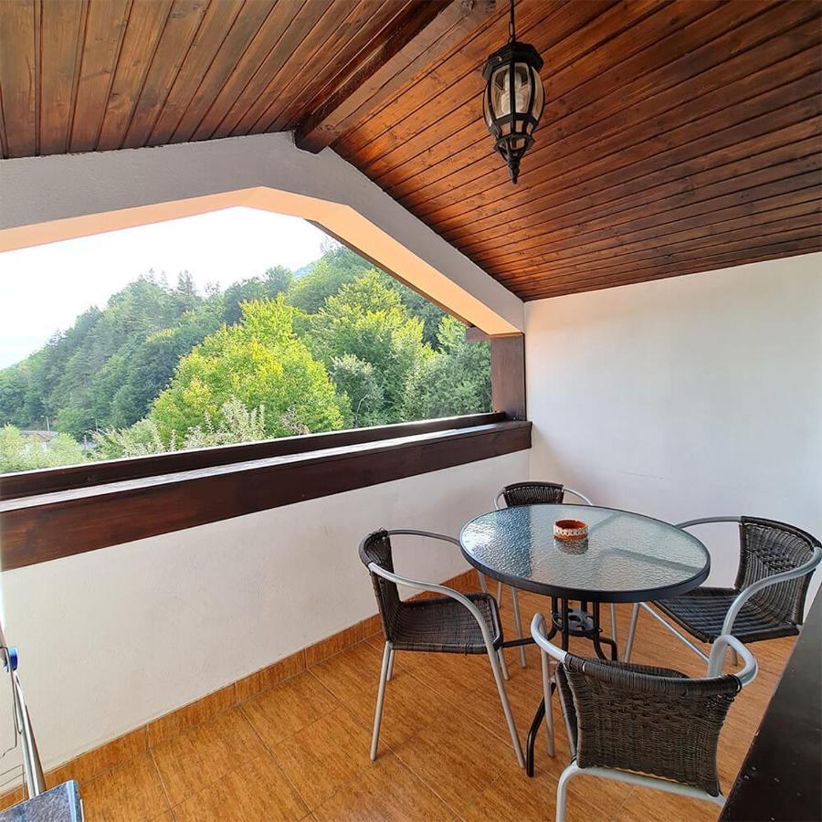 Family Hotel Chiflik Hills 外观 照片
