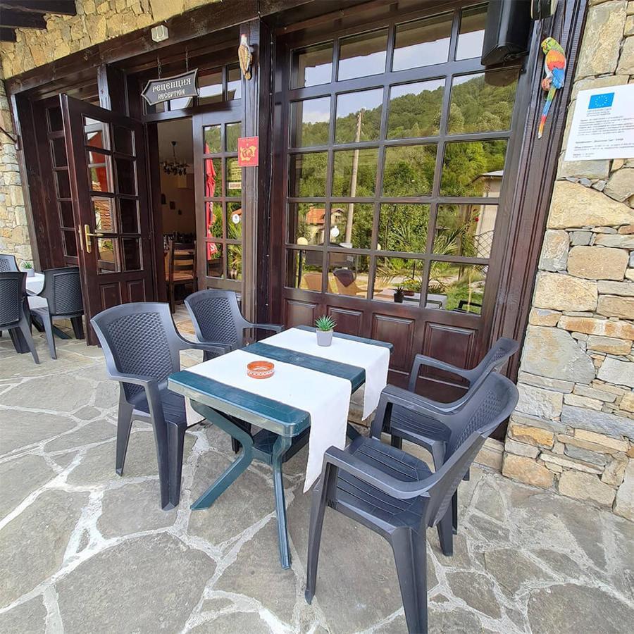 Family Hotel Chiflik Hills 外观 照片