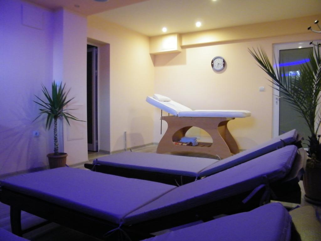 Family Hotel Chiflik Hills 外观 照片