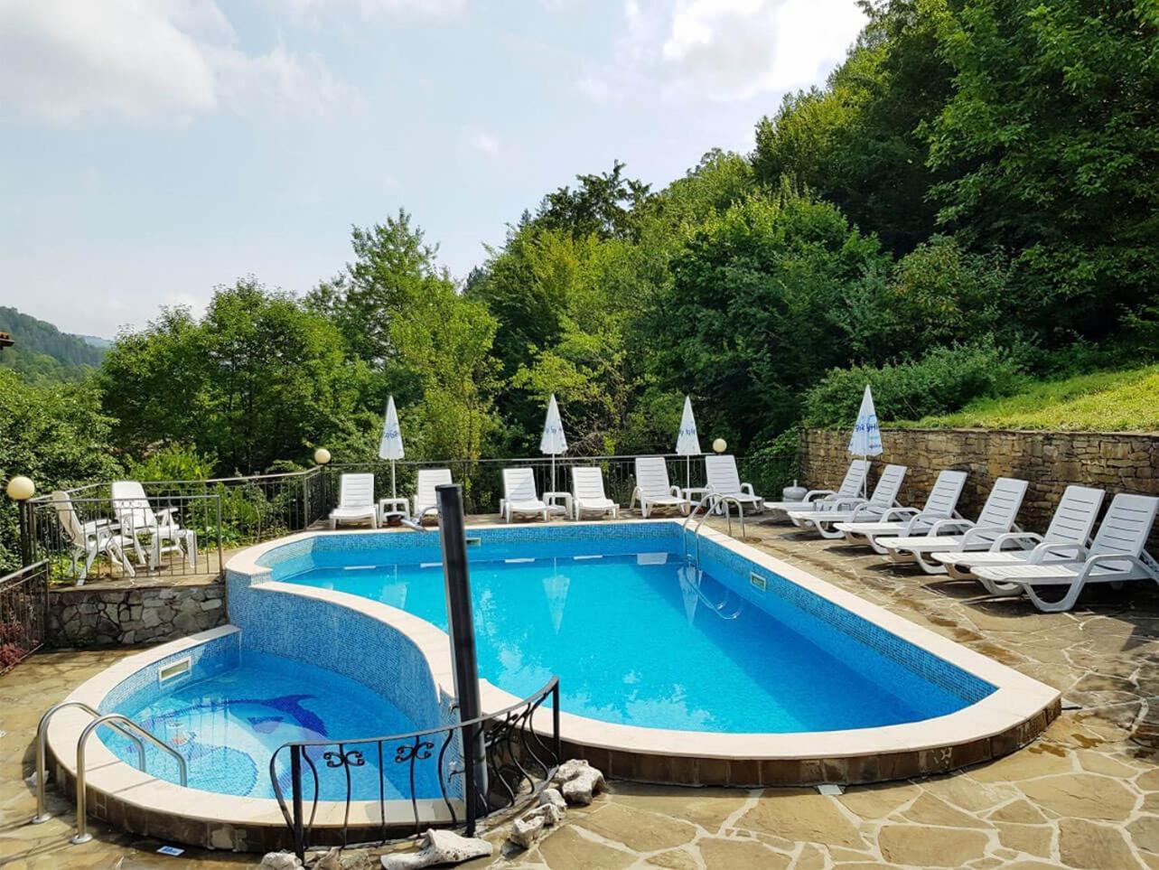 Family Hotel Chiflik Hills 外观 照片