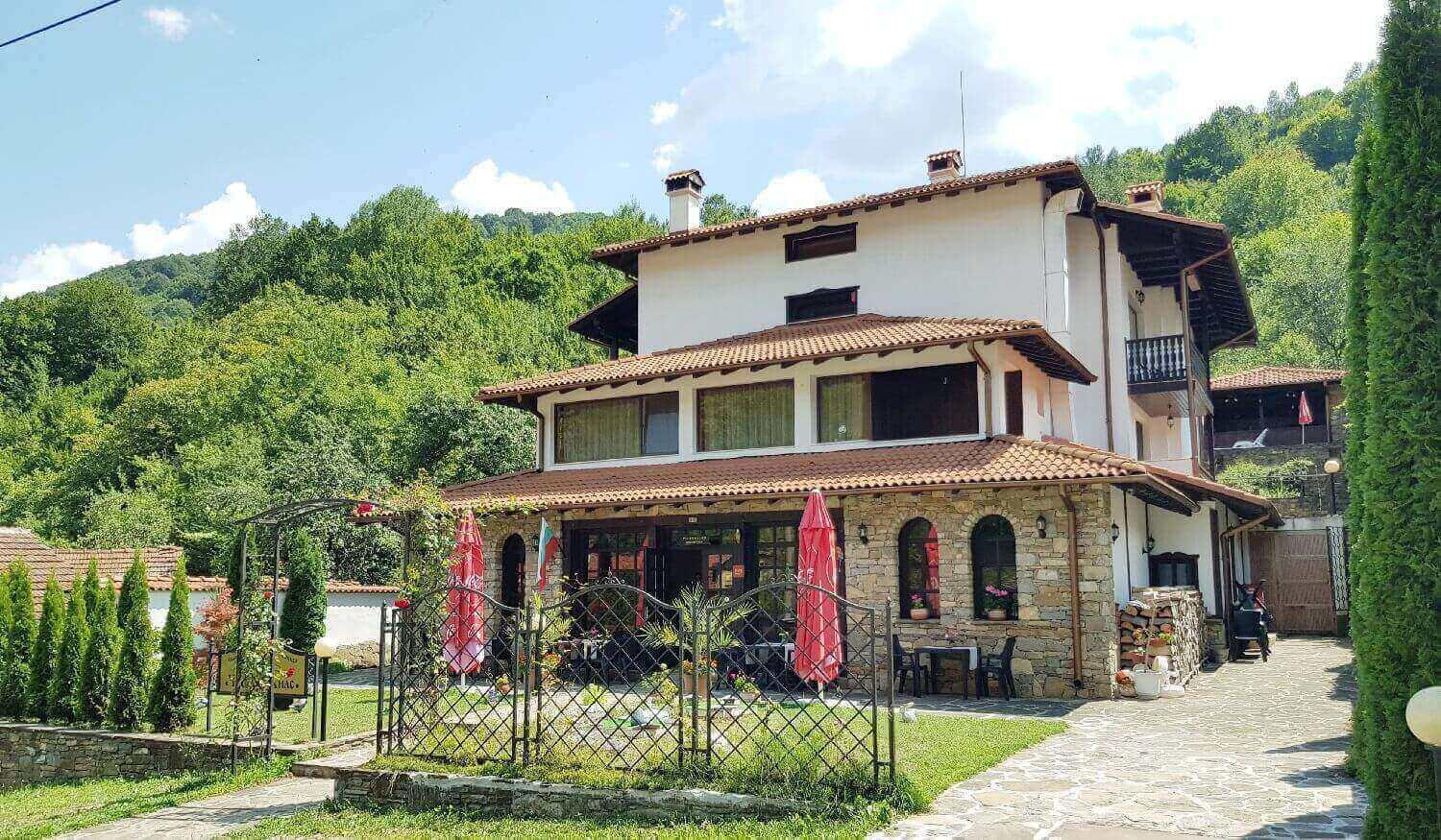 Family Hotel Chiflik Hills 外观 照片