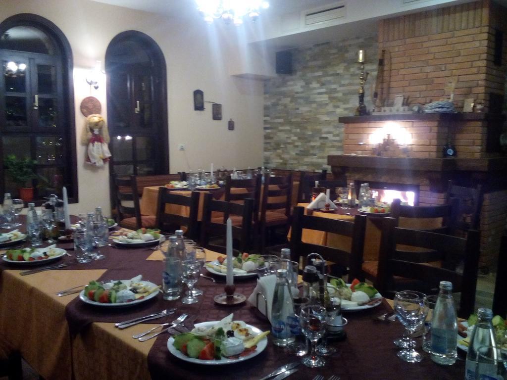 Family Hotel Chiflik Hills 外观 照片
