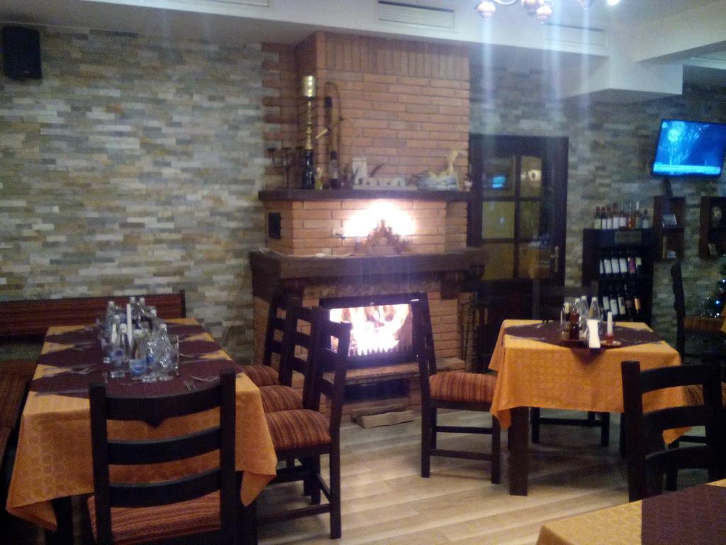 Family Hotel Chiflik Hills 外观 照片
