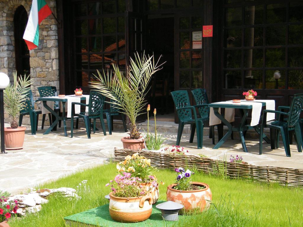Family Hotel Chiflik Hills 外观 照片
