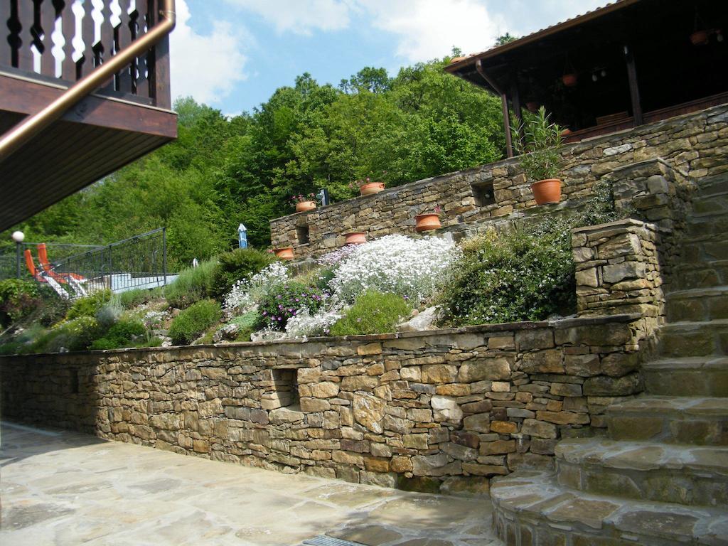 Family Hotel Chiflik Hills 外观 照片