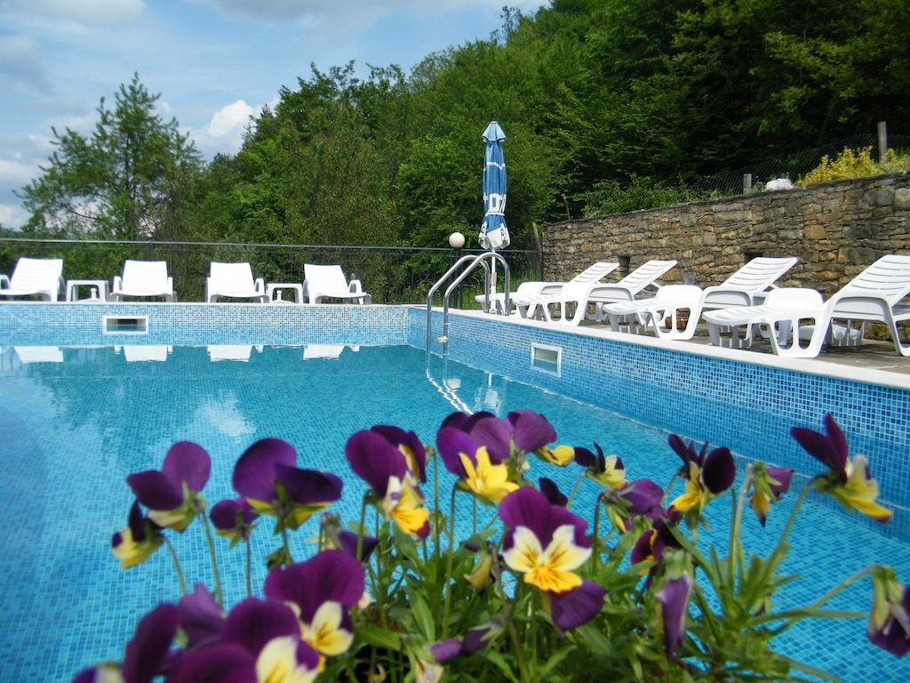 Family Hotel Chiflik Hills 外观 照片