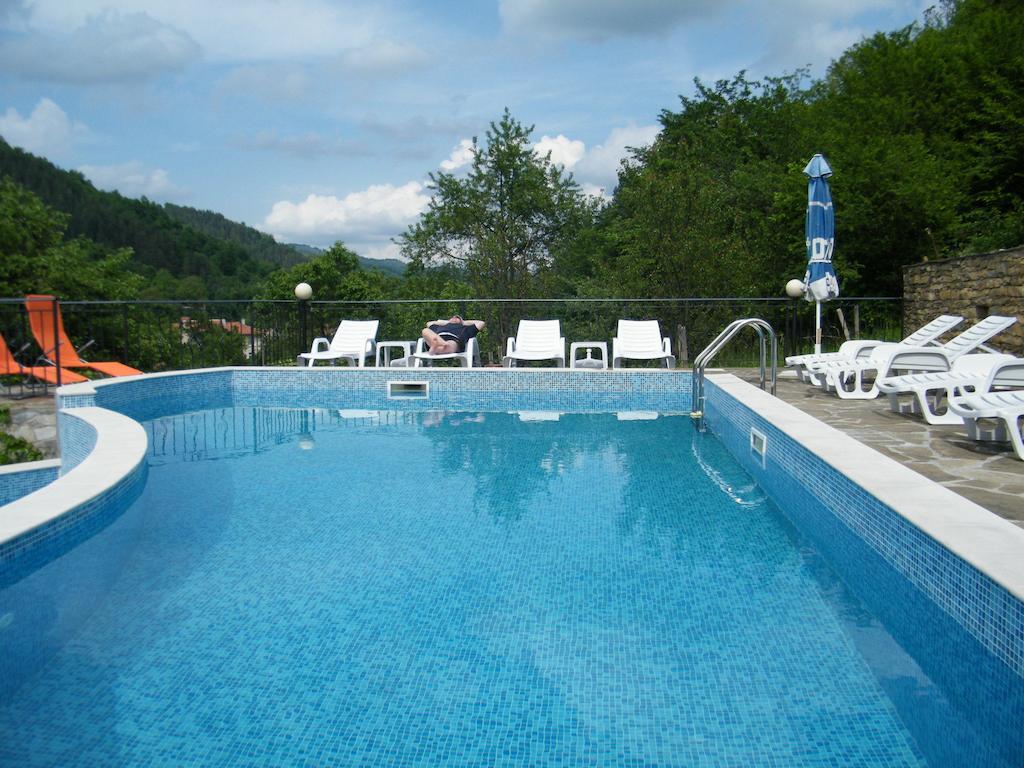 Family Hotel Chiflik Hills 外观 照片