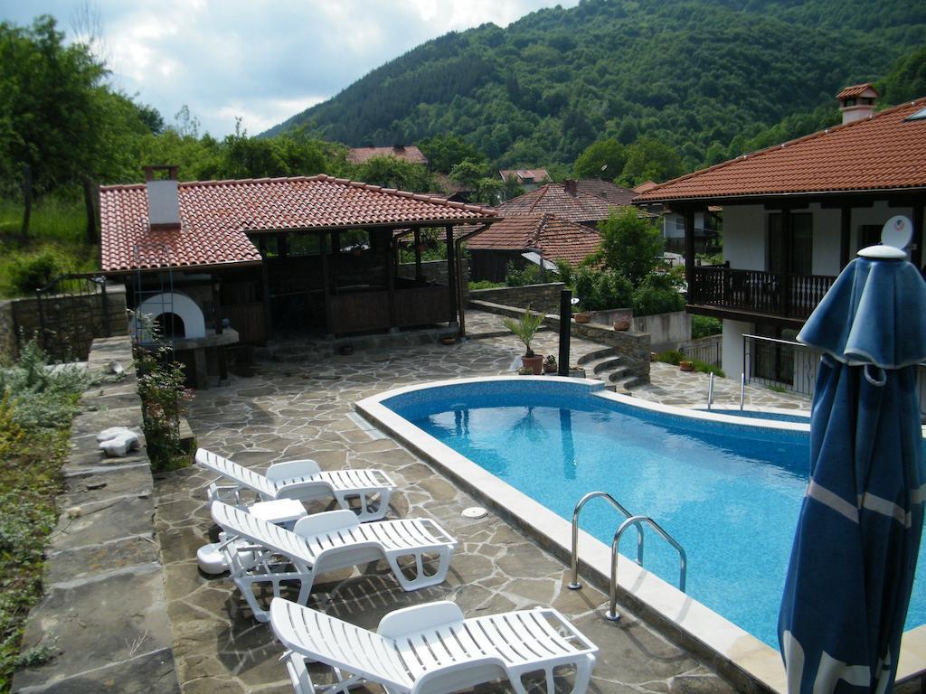 Family Hotel Chiflik Hills 外观 照片