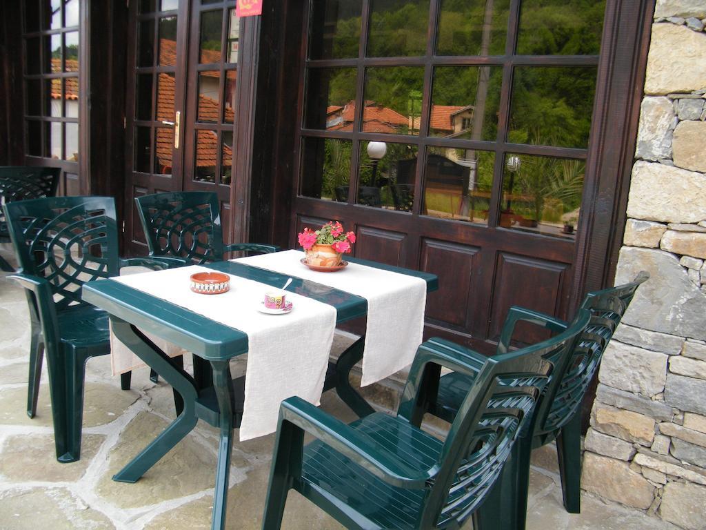 Family Hotel Chiflik Hills 外观 照片